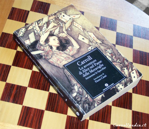 Copertina libro Alice paese meraviglie Oscar Mondadori